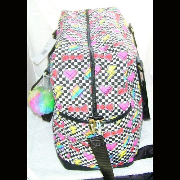 Betsey Johnson Rainbow hearts bow Large Quilted baby bag Weekender luggage NWT - Picture 2 of 3